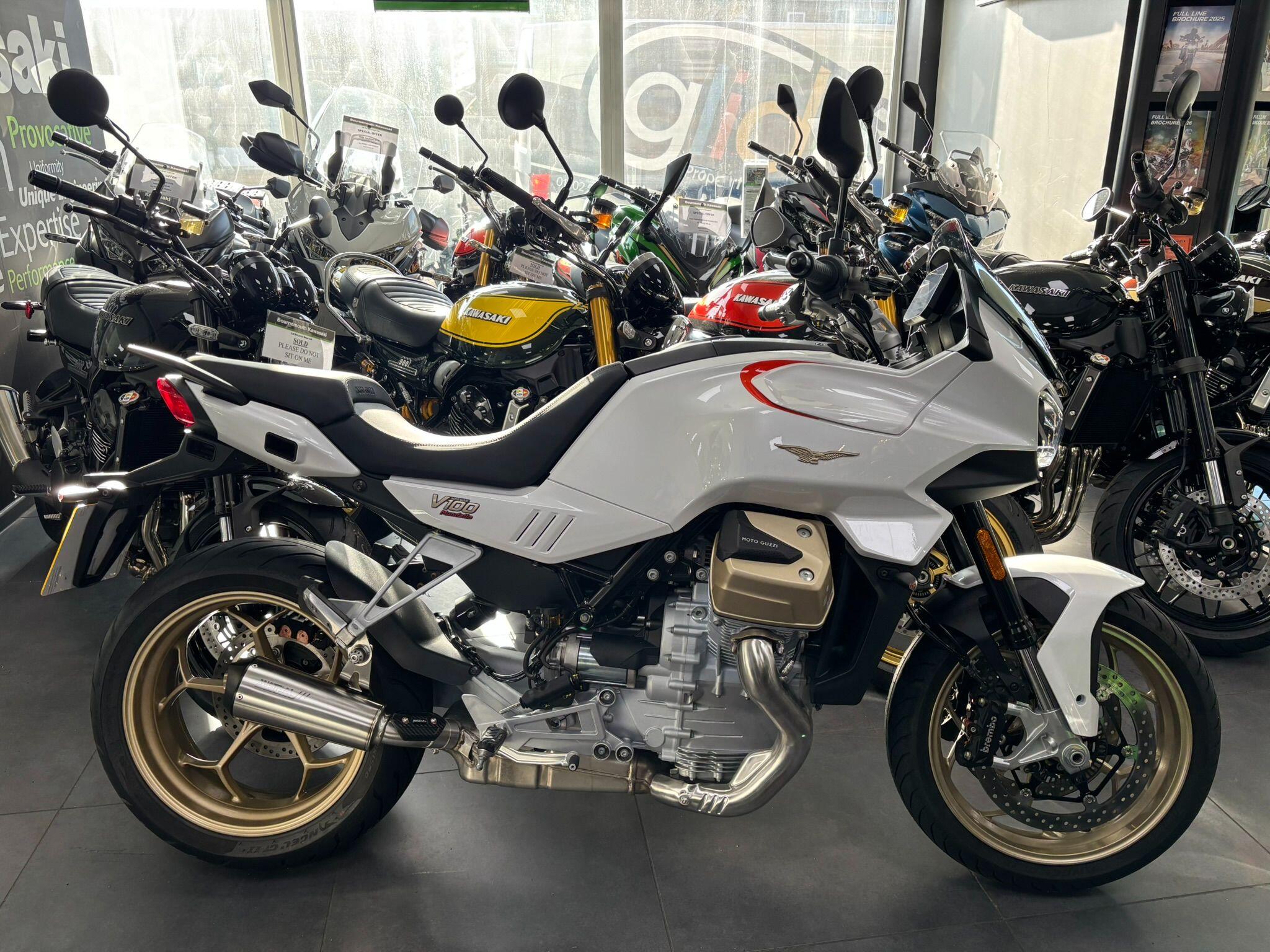 2023 Moto Guzzi V100 Mandello